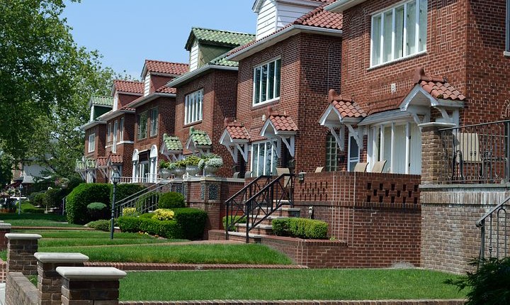 Should I buy a house now, or wait?